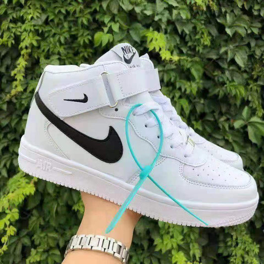 NIKE AIR حذاء باللون الابيض