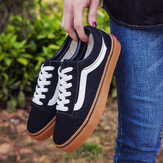 Vans  حذاء باللون الاسود من