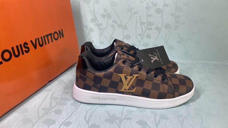 حذاء LOUIS VUITTON باللون الأسود والبني من