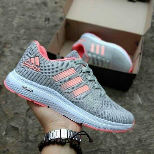 Adidas  حذاء رياضي من