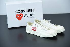 PLAY CONVERSE حذاء باللون الابيض من